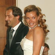 Ingrid Chauvin et Thierry Peythieu le jour de leur mariage en août 2011 dans le sud de la France
