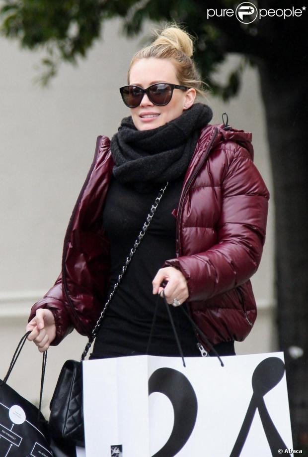 Hilary Duff fait du shopping à Saks Fifth Avenue à Los Angeles, le 29 décembre 2012.