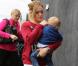 Hilary Duff et son fils Luca vont faire du shopping à West Hollywood, le 12 décembre 2012.