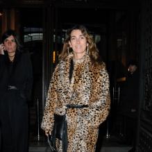 Mademoiselle Agnès arrive au défilé Versace lors de la Fashion Week à Paris, le 20 janvier 2013.