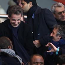 Richard Anconina, Nicolas Sarkozy et Teddy Riner lors du match entre le PSG et Lille (1-0) le 27 janvier 2012 au Parc des Princes à Paris