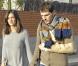Iker Casillas après son opération du pouce et sa belle Sara Carbonero dans les rues de Madrid le 27 janvier 2013