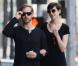 Anne Hathaway et son mari Adam Shulman sortent d'un cabinet médical a Beverly Hills, le 1er février 2013 : complices comme au premier jour