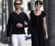 Anne Hathaway et son mari Adam Shulman sortent d'un cabinet médical a Beverly Hills, le 1er février 2013