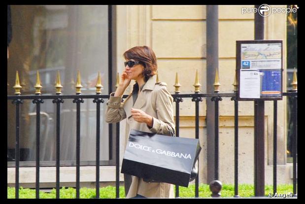 Carole Rousseau en shopping avenue Montaigne
