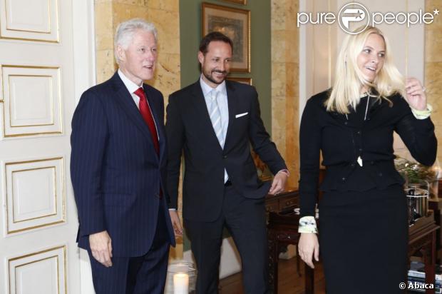 CASA REAL DE NORUEGA - Página 49 1053771-former-us-president-bill-clinton-poses-620x0-1