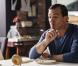 Antonio Banderas dans une publicité Freedent pour combattre les dernières impurités alimentaires dans les dents.