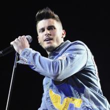 Le chanteur Baptiste Giabiconi participe au 3e Monaco Beach Soccer Show à Monaco le 9 février 2013.