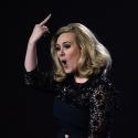 Adele - Brit Awards 2013 : Joli coup d'humour, un an après son doigt d'honneur