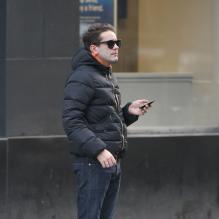 Le Français Romain Dauriac, journaliste, qui a conquis le coeur de Scarlett Johansson  à New York le 19 novembre 2012