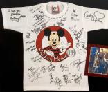 T-Shirt de Britney Spears au Mickey Club, signé par Justin Timberlake, Christina Aguilera, etc.