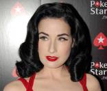 Dita Von Teese... toute rouge !