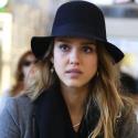 Fashion Week : Jessica Alba débarque à Paris avec sa fille Honor