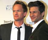Neil Patrick Harris et David Burtka à la première soirée annuelle Norma Jean Gala, au TCL Theatre Ballroom à Los Angeles, le 20 mars 2013.