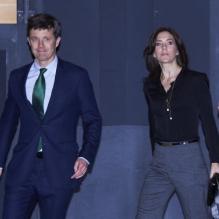 <p>Mary et Frederik de Danemark prenaient part à la présentation à Copenhague des mémoires de Kofi Annan, <em>Interventions: A Life in War and Piece</em>, le 19 mars 2013 au Diamant Noir (Bibliothèque royale).</p>