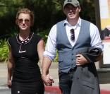 Britney Spears, radieuse, s'affiche enfin main dans la main avec son David !