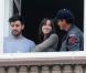 Dakota Johnson, un ami et son beau-père Antonio Banderas assistant à la procession de la semaine sainte de Pâques à Malaga en Espagne le 24 mars 2013