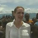 Angelina Jolie en Afrique, sans son impressionnante bague de fiançailles