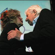 <p>Brigitte Bardot et Gunther Sachs à l'anniversaire des 20 ans de sa fondation et de ses 72 ans, au Théâtre Marigny, à Paris le 29 septembre 2006.</p>
<p></p>