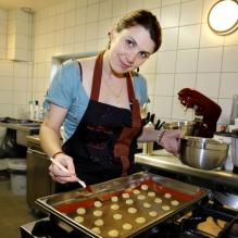 Anne Alassane, la gagnante de MasterChef 2010 attend un heureux événement un an après le drame qui a coûté la vie à ses deux filles cadettes.