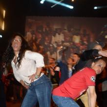Amel Bent et l'humoriste Bouder à la soirée caritative <em>Une nuit à Makala</em>, au Zénith de Lille le 8 avril 2013.