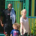 Kendra Wilkinson : Première sortie en famille depuis son accident de voiture
