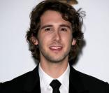  Josh Groban aux Emmy Awards, à Los Angeles, le 21 septembre 2008. 
  
