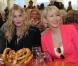  Daryl Hannah et Heather Mills lors de l'inauguration d'un refuge Gut Aiderbichl à Iffeldorf, une toute petite commune de Bavière en Allemagne. Le 28 avril 2013. 