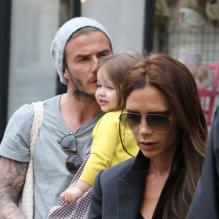 David Beckham, son épouse Victoria et leur fillette Harper lors d'une sortie shopping chez Bonton à Paris le 3 mai 2012