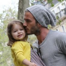David Beckham, tendre papa avec son adorable fillette Harper lors d'une sortie shopping chez Bonton à Paris le 3 mai 2012