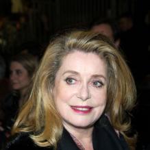 Catherine Deneuve au défilé Lanvin prêt-à-porter Automne-Hiver 2013-2014 à Paris, le 28 février 2013.