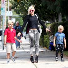 <p>Après l'école, Gwen Stefani et ses fils, Kingston et Zuma, en balade à Los Angeles, le 8 mai. </p>