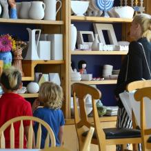 <p><span><span>Gwen</span> <span>Stefani et ses fils</span> dans un magasin de poterie à <span>Los</span> <span>Angeles</span>, le 8 mai.</span></p>