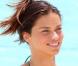 Adriana Lima : Superbe en bikini, le top model bronze et séduit