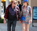 Johnny Hallyday et Laeticia : Instant tendresse en pleine balade avant le retour