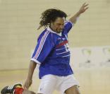  Christian Karembeu lors d'un match pour l'Académie Bernard Diomède au palais des Sports Robert-Charpentier à Issy-les-Moulineaux le 13 mai 2013 avec les membres de l'équipe de France 98 