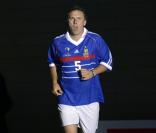  Laurent Blanc lors d'un match pour l'Académie Bernard Diomède au palais des Sports Robert-Charpentier à Issy-les-Moulineaux le 13 mai 2013 avec les membres de l'équipe de France 98 