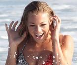 Nikki Leigh : Soleil, plage et bikini pour l'ex-Playmate aguicheuse