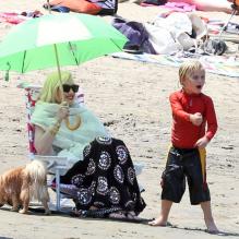 Gwen Stefani et Zuma sur la plage de Santa Marina le samedi 18 mai 2013.