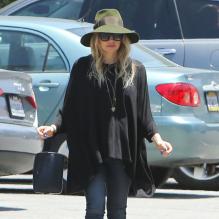 Fergie, enceinte, se rend à l'église à Santa Monica, le 19 mai 2013.