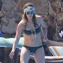 Exclusif - Hilary Duff profite de ses proches, lors de la fête des mères, à Cabo San Lucas, le 12 mai 2013.