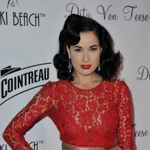 Dita Von Teese arrive au Nikki Club pour une performance à Cannes, le  20 mai 2013.
