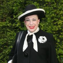 Geneviève de Fontenay à la soirée de lancement de "Ma Chaîne Voyance.tv" à l'hôtel Renaissance Parc à Paris le 27 mai 2013. Ma Chaine Voyance.tv a pour première destination la toile sous forme d'une Web TV qui évoluera vers une antenne continue diffusée sur les réseaux ADSL.