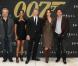 Sam Mendes au côté de Naomi Harris, Daniel Craig, Bérénice Marlohe, Javier Bardem au photocall de Skyfall à New York le 15 octobre 2012.
