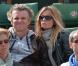Denis Brogniart et sa femme Hortense assistent concentrés au match de Gaël Monfils au 2e Tour des Internationaux de France de tennis de Roland Garros le 29 mai 2013