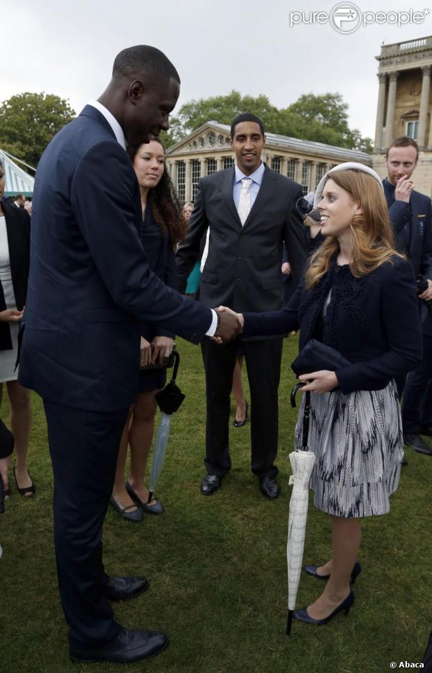 CASA REAL BRITÁNICA - Página 94 1142938-princess-beatrice-right-speaks-to-620x0-1