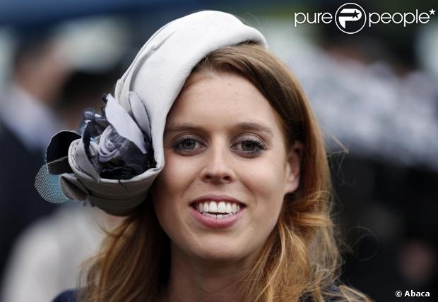 CASA REAL BRITÁNICA - Página 94 1142939-princess-beatrice-during-a-garden-party-620x0-1