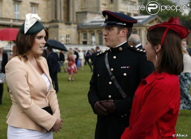 CASA REAL BRITÁNICA - Página 94 1142943-princess-eugenie-left-speaks-to-620x0-1