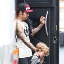 Pete Wentz : Tendre et câlin, le rockeur fête ses 34 ans auprès de son fils