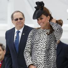 Kate Middleton à Southampton le 13 juin 2013 pour sa dernière mission officielle avant de débuter son congé maternité : la duchesse de Cambridge procédait au baptême de The Royal Princess, palace flottant de la compagnie de croisières Princess Cruises, dont le vaisseau originellement nommé ainsi avait été baptisé en 1984 par Lady Di.